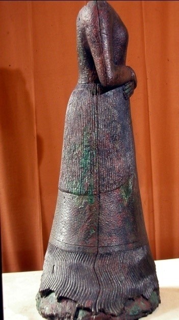 تندیس ملکه ایلامی در موزه لوور پاریس