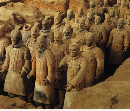 مجسمه سربازان در آرامگاه پادشاه در چین که ارتش  آنزمان را بخوبی نشان میدهد