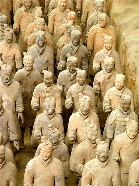 تندیس سربازان امپراتوری کین در چین