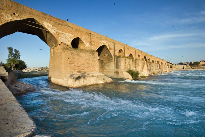 پل ساسانی بجا مانده در دزفول